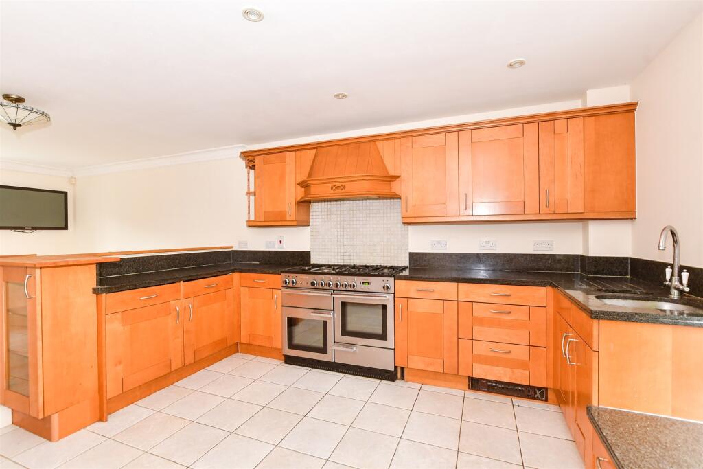 Kitchen/ Breakfast Room