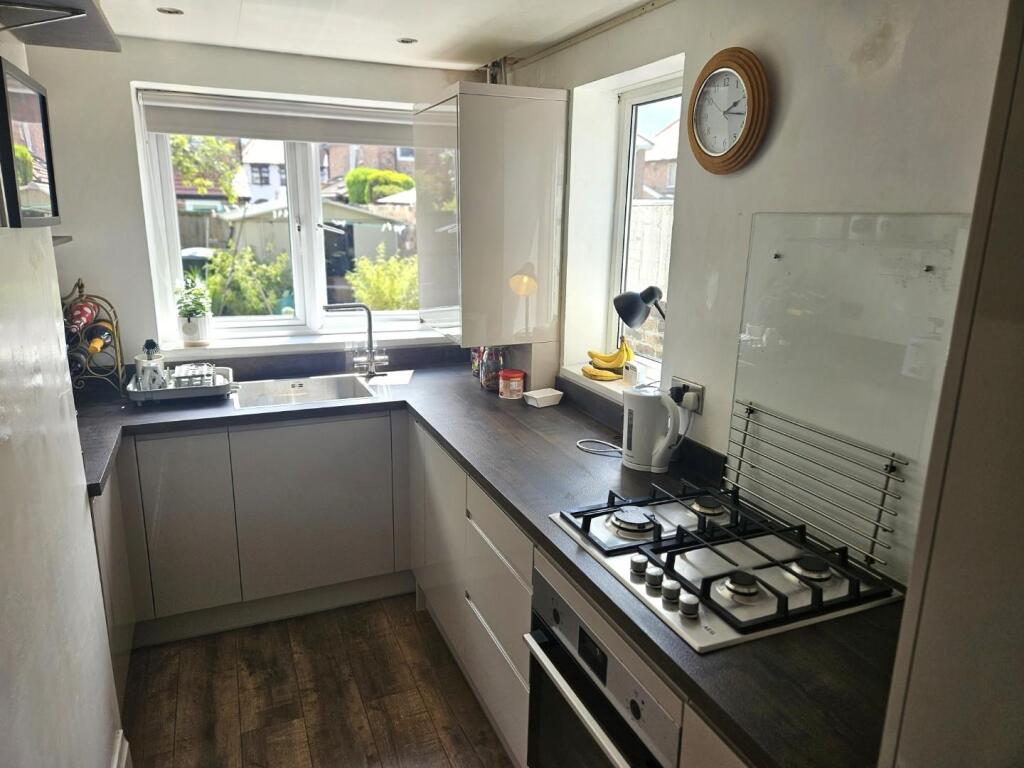 52 coro - kitchen pic2.jpg