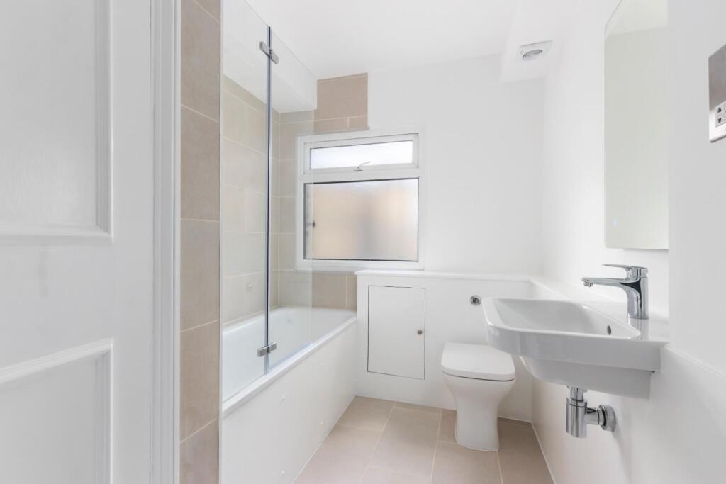 Chiswick High Road 45 Flat C PH6.jpg