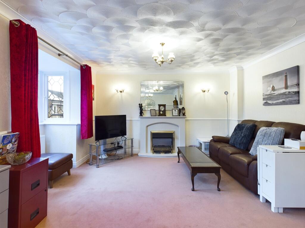 CAM03162G0-PR0152-STILL002