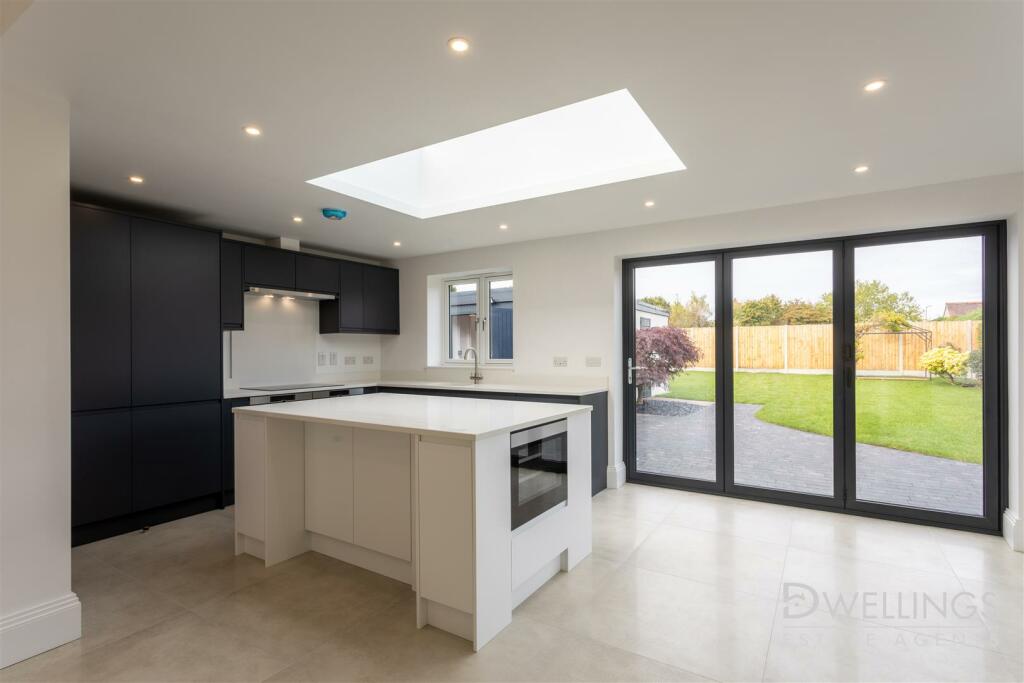 BEECH DRIVE - OPEN PLAN KITCHEN