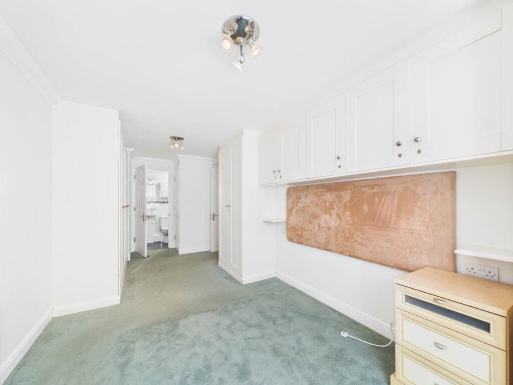 3 east cliff manor m