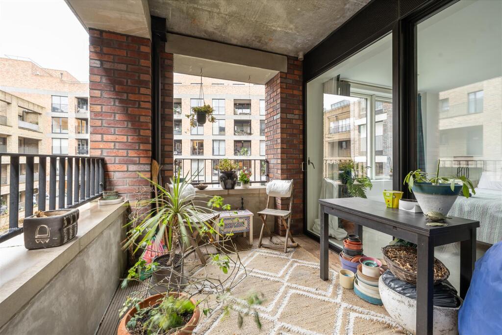 Adansbeck Court, E3