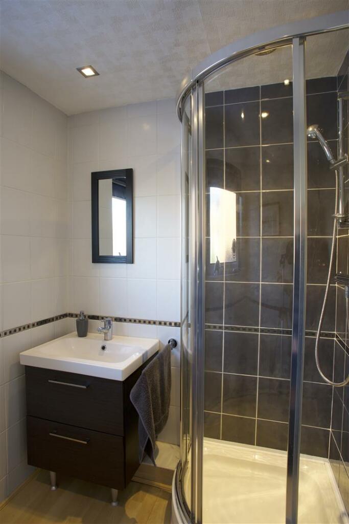 Shower Room 2.jpg