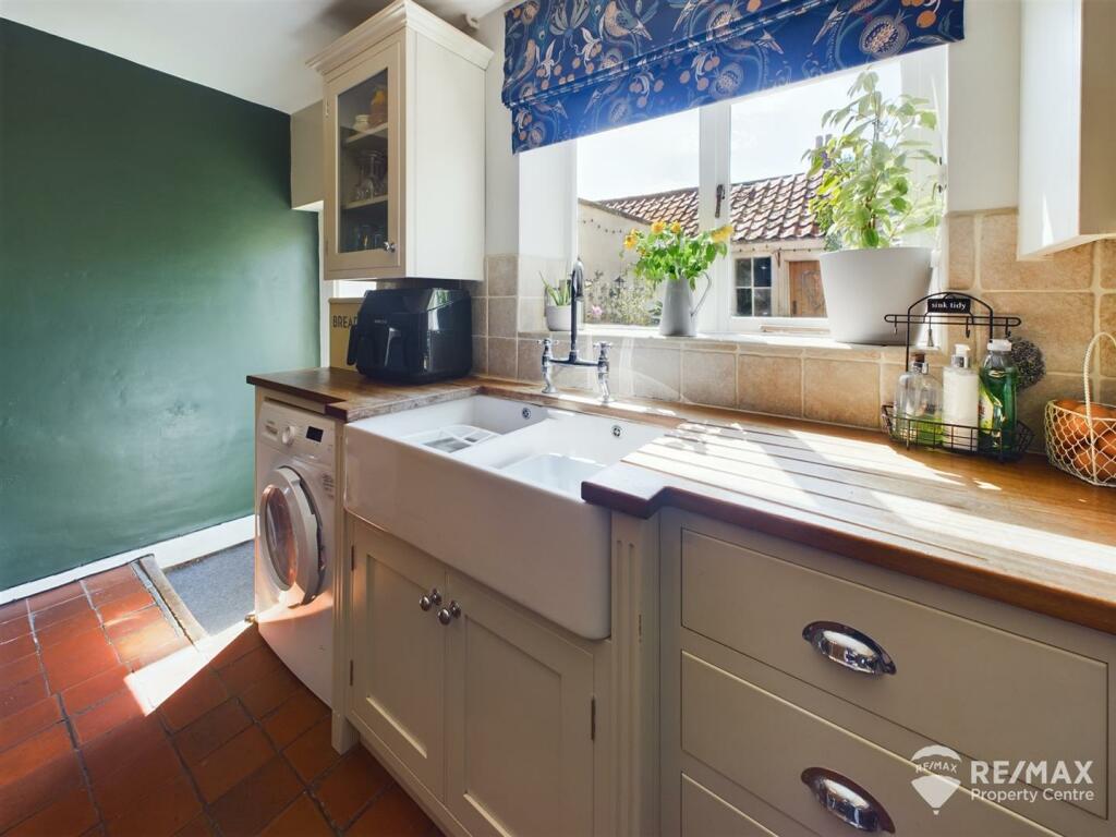 Kitchen (3).jpg
