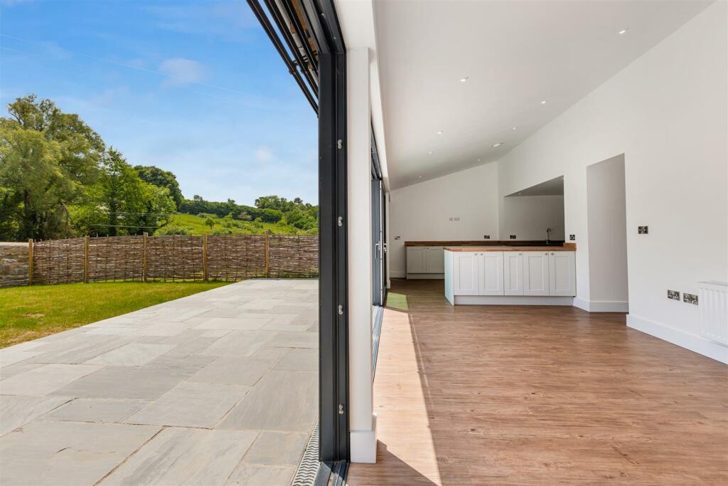 A23 - Barns @ Higher Court Barns, Littlehempston -