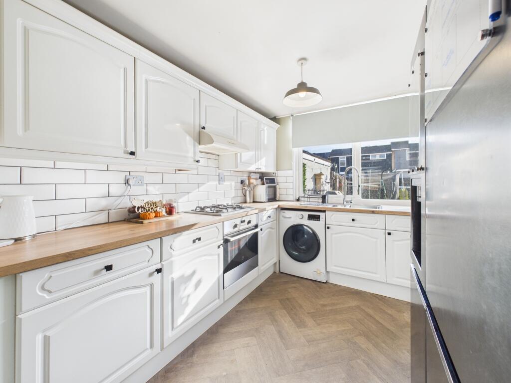 CAM05192G0-PR0180-STILL007