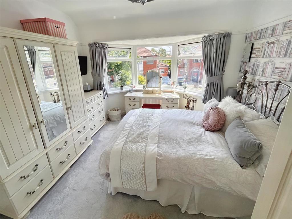 Bedroom 1 Aspect 2.jpg