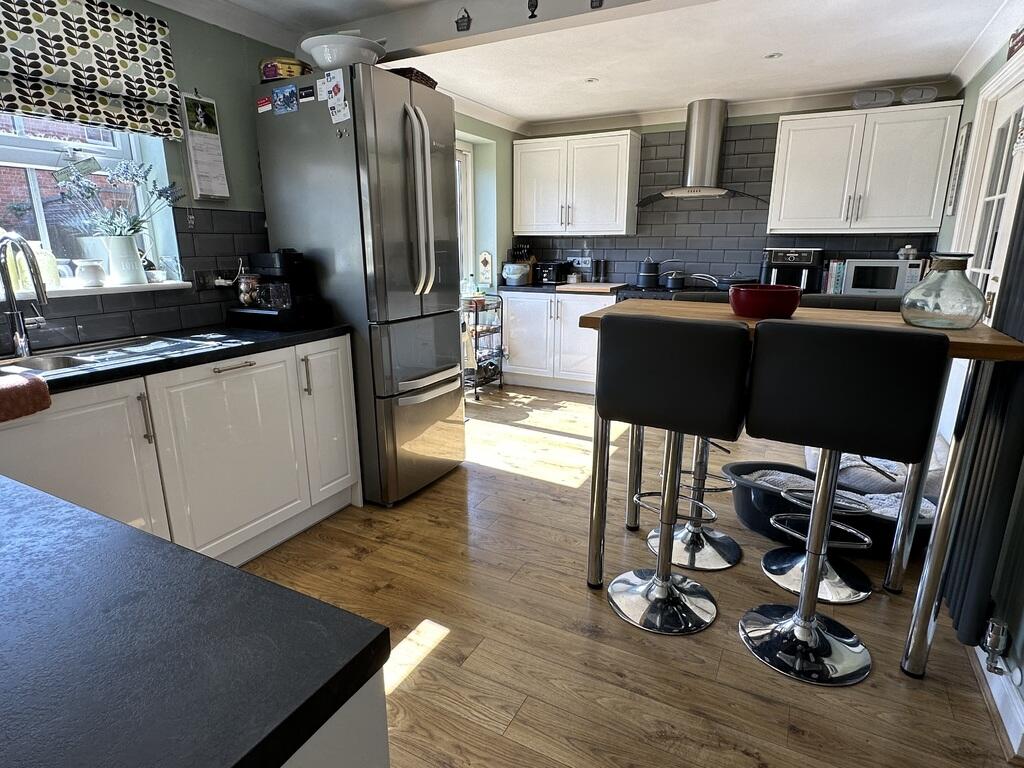 Kitchen main.JPG