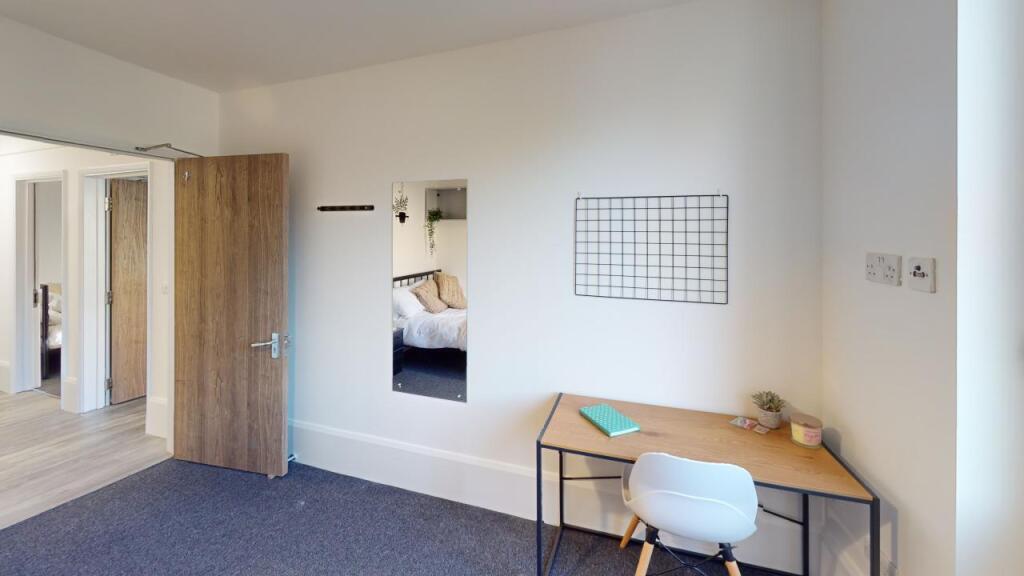 Flat-6-Piccadilly-Place-Bedroom-4 2.jpg