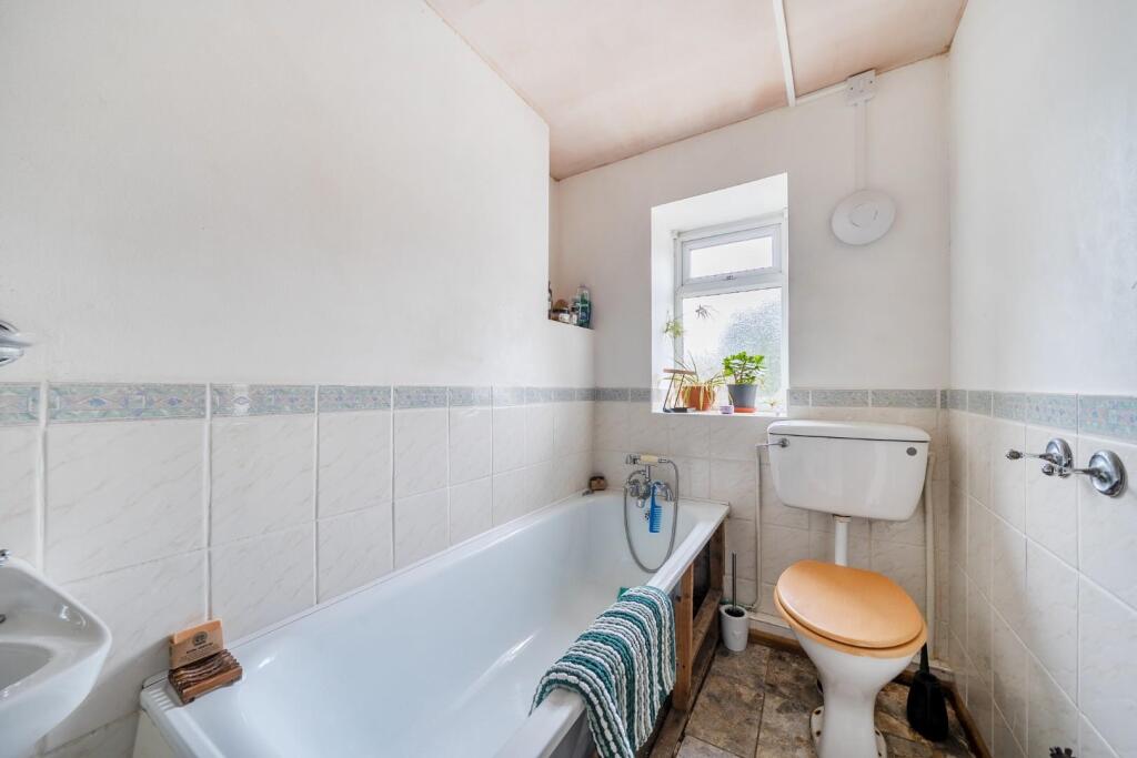 Bathroom corner.jpg