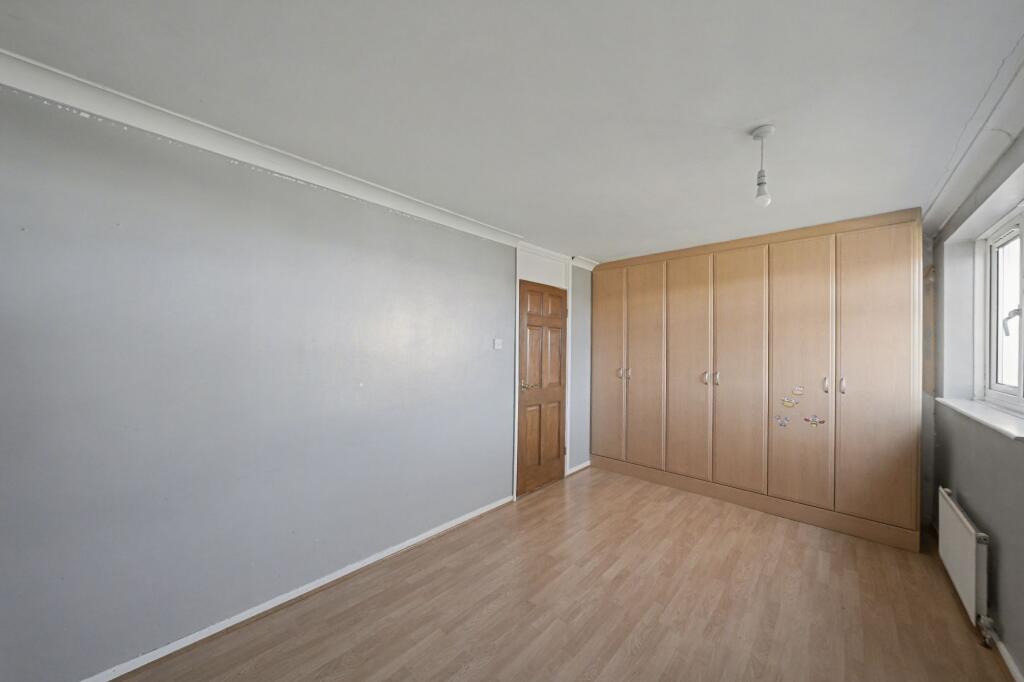 320 Spackmans Way, Slough, SL1 2SD