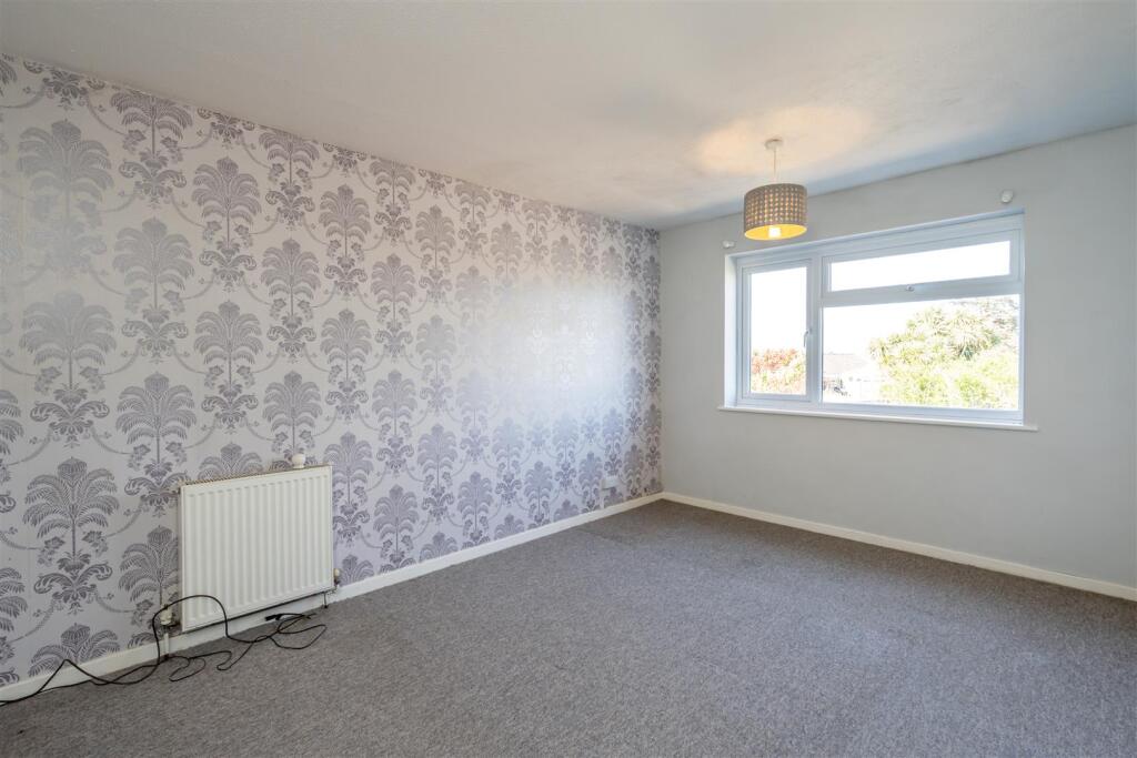 Bedroom 1.jpg
