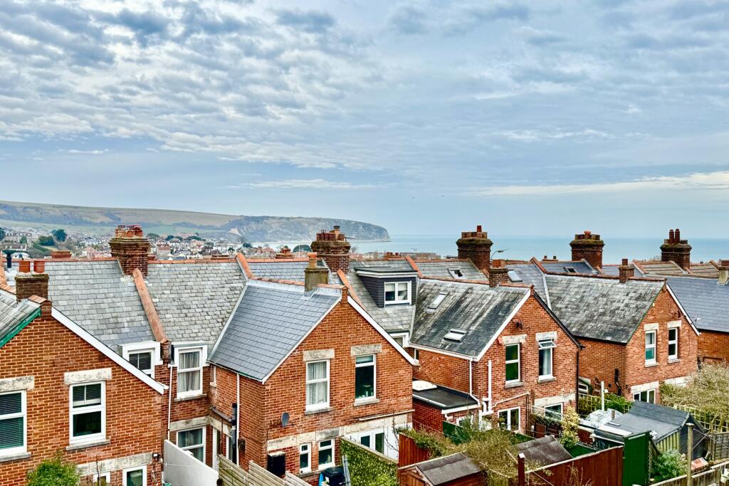 Hill &amp; Sea Views