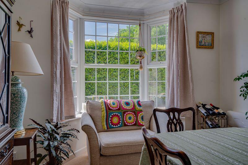 Dining bay window