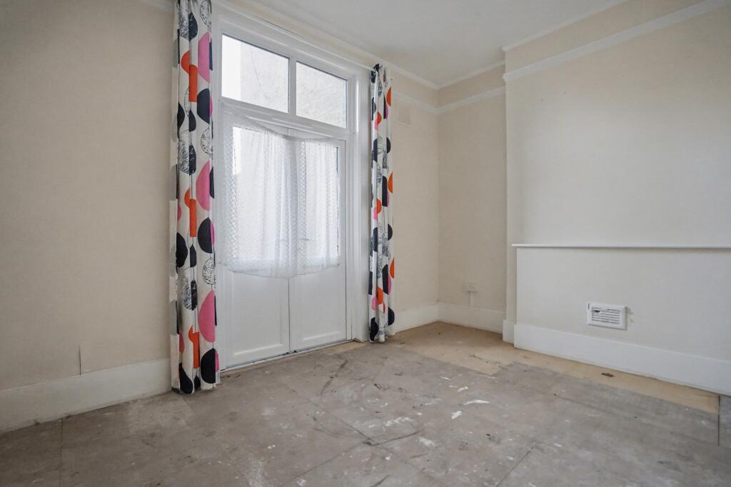 Flat 1, 104 Goldsmith Avenue, Acton, London, W3 6HW