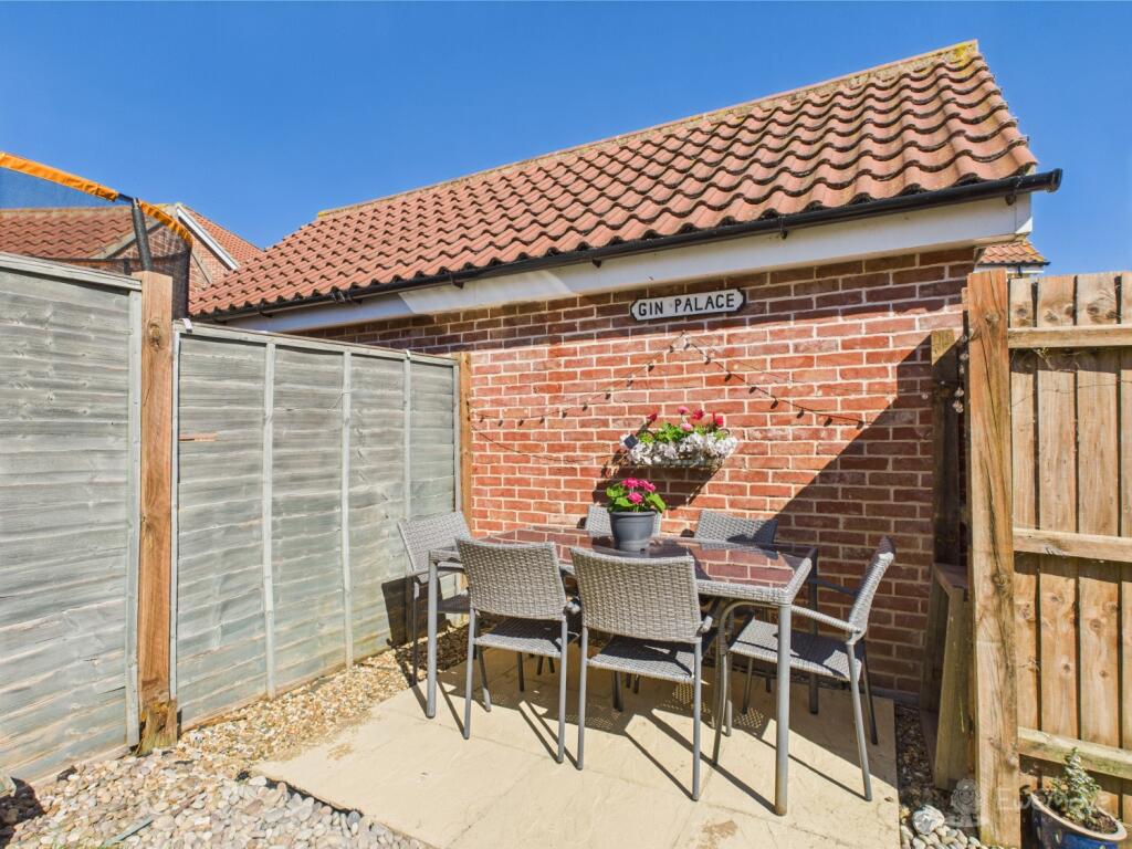 Garden- Mark Stephens EweMove Newmarket and Soham 