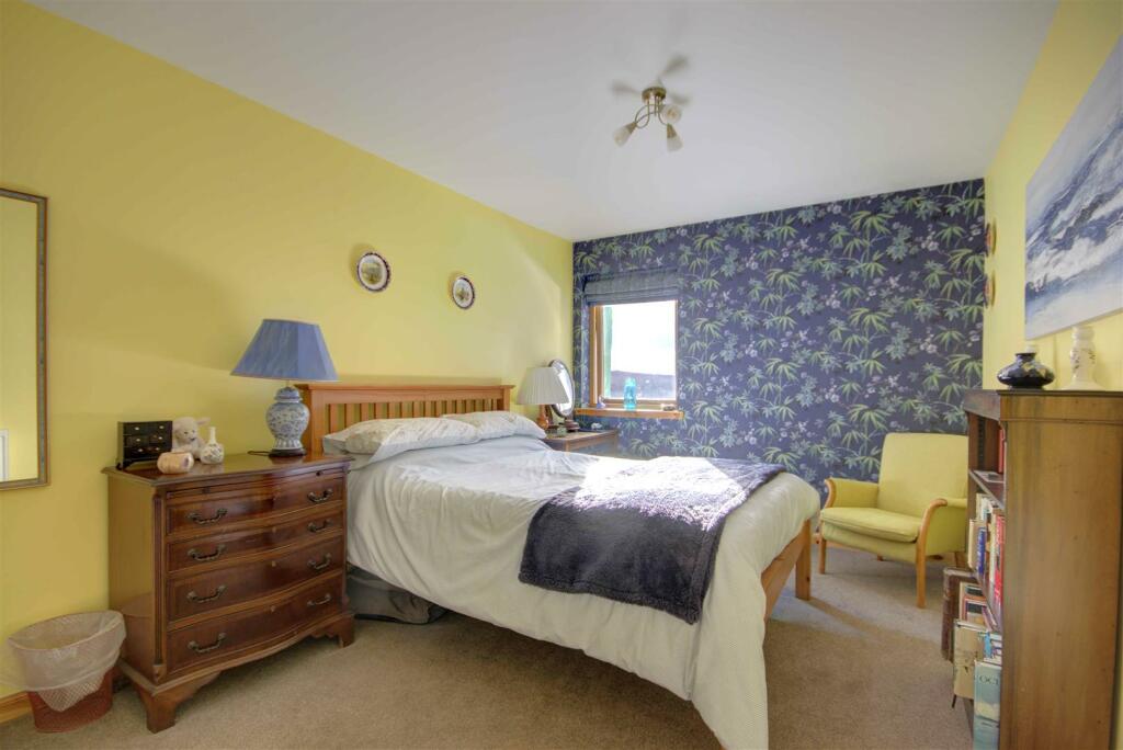 BEDROOM 4