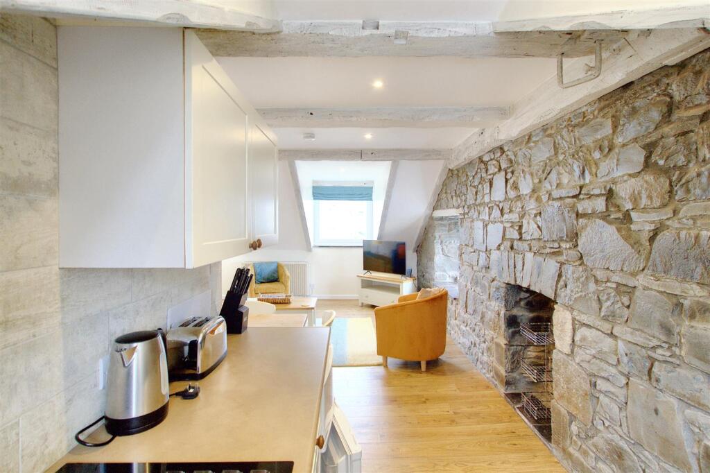 lounge/kitchen/dining room