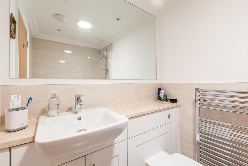 2 Kings Terrace, KT14 7AP - 6.jpg