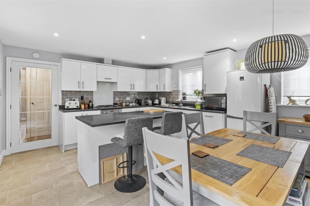 Kitchen/Breakfast Room