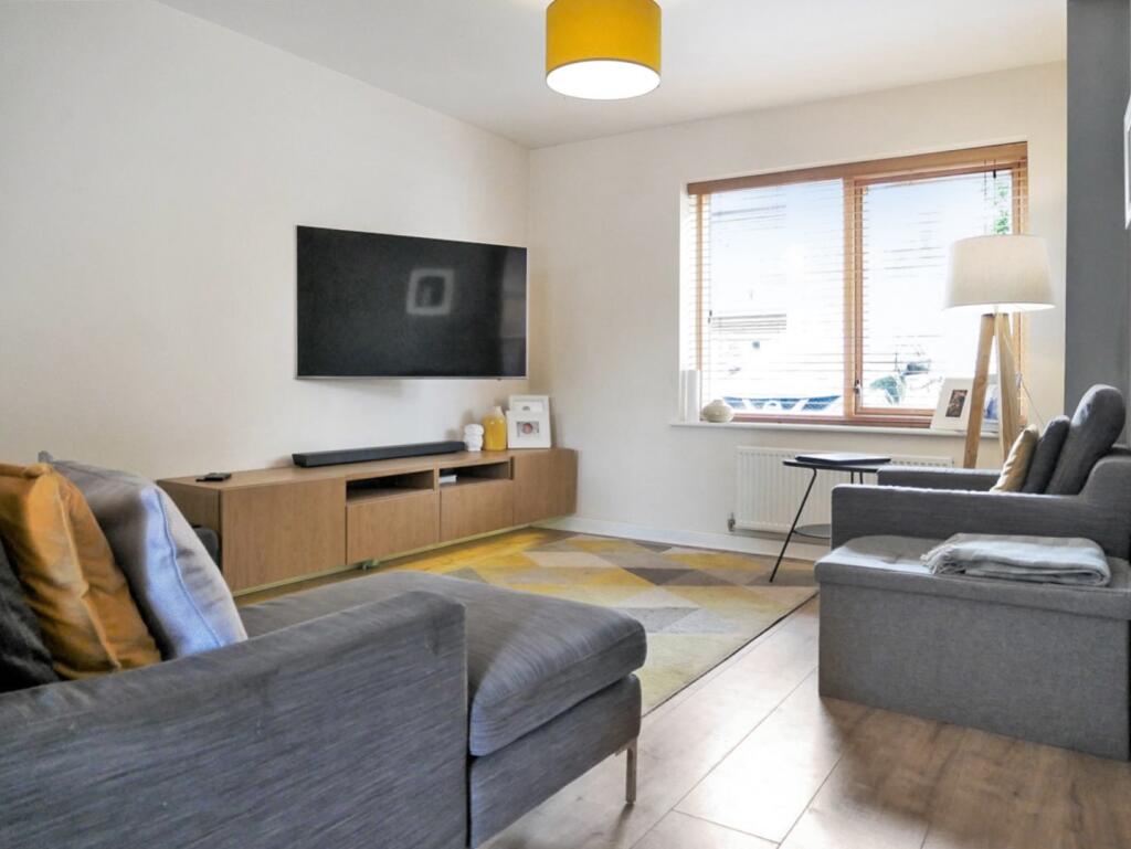 a1261744e04b570667ae2f03e28127ae97750de1-1