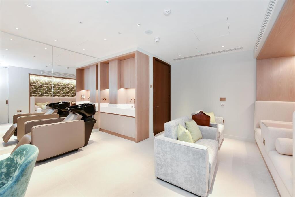 A604, 8 Carnation Way Facilities (10).JPG