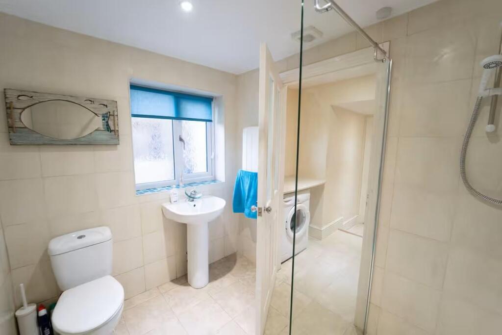 Rivermead - Bathroom.jpg