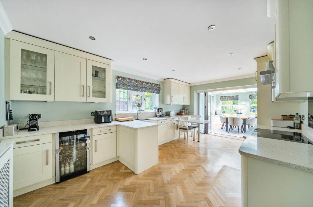 1310654-6-684fe8f...