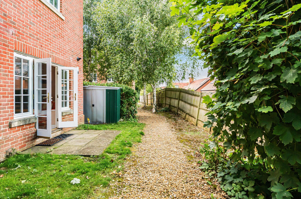 1349632-5-68b98bf...