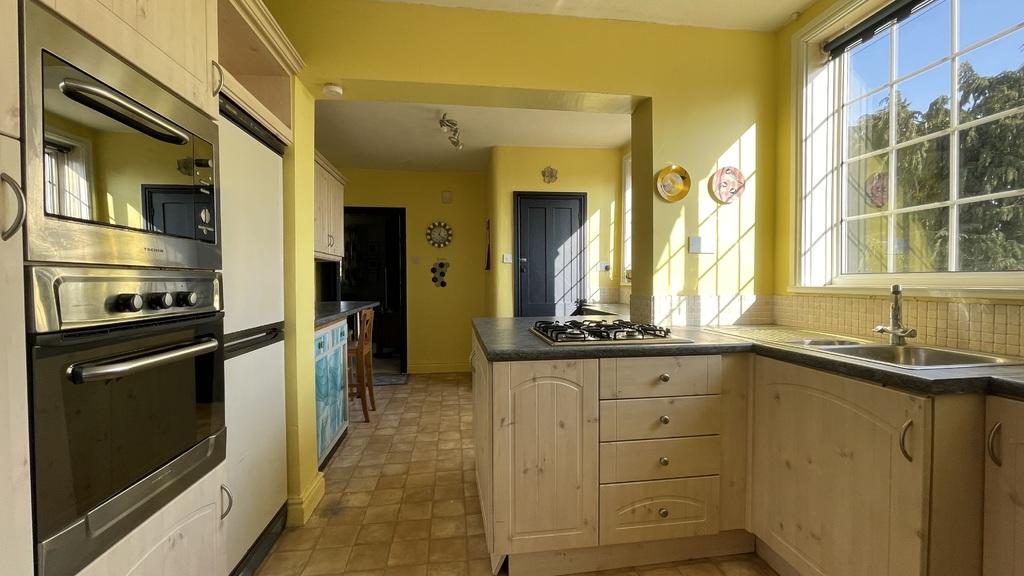 Kitchen 1.JPG
