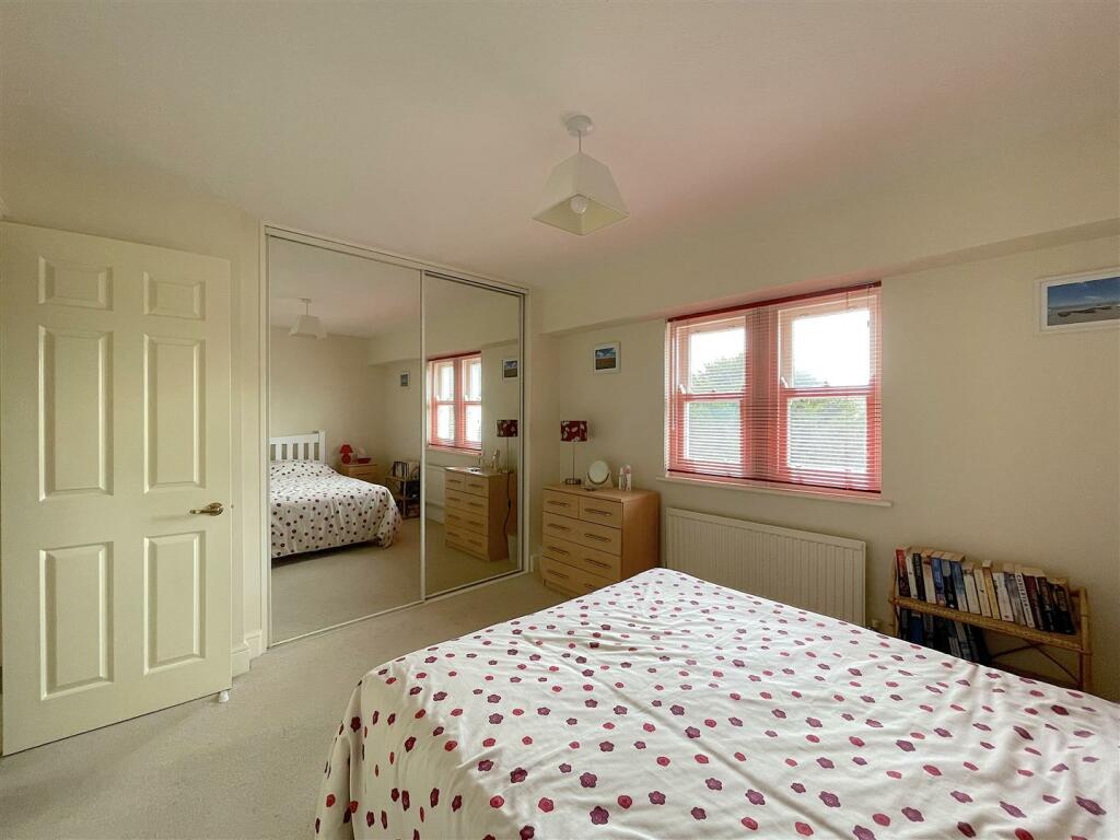 Bedroom One (3).jpeg