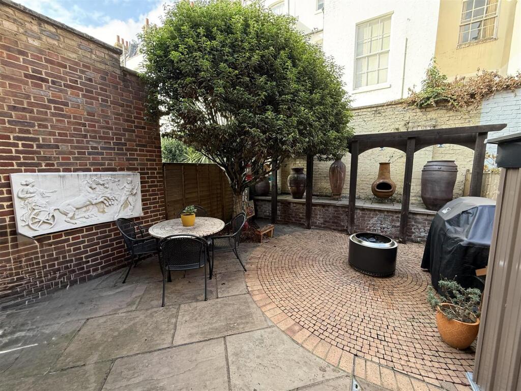 Patio 1.jpg