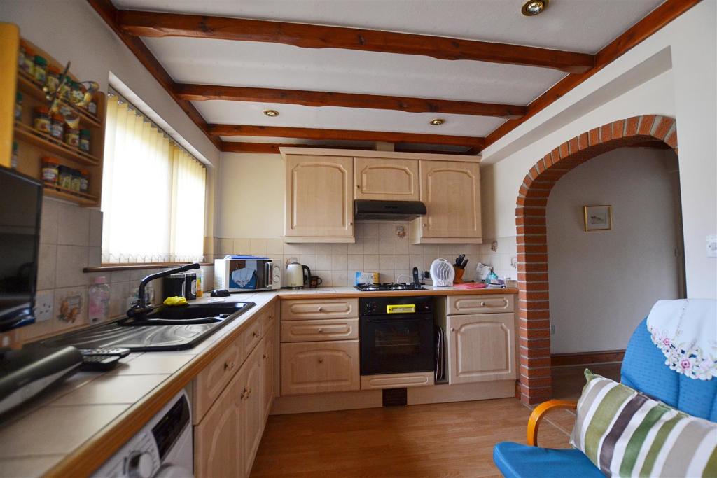 kitchen 2.JPG