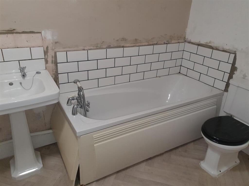 BATHROOM/W.C