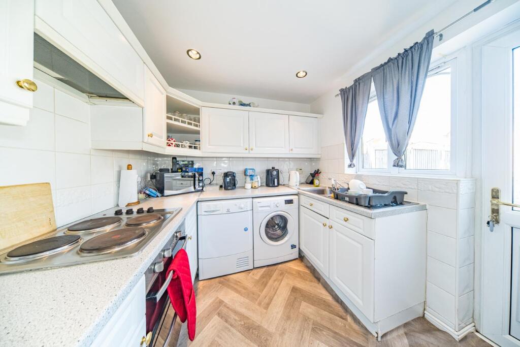 12 st lukes way kitchen.jpg