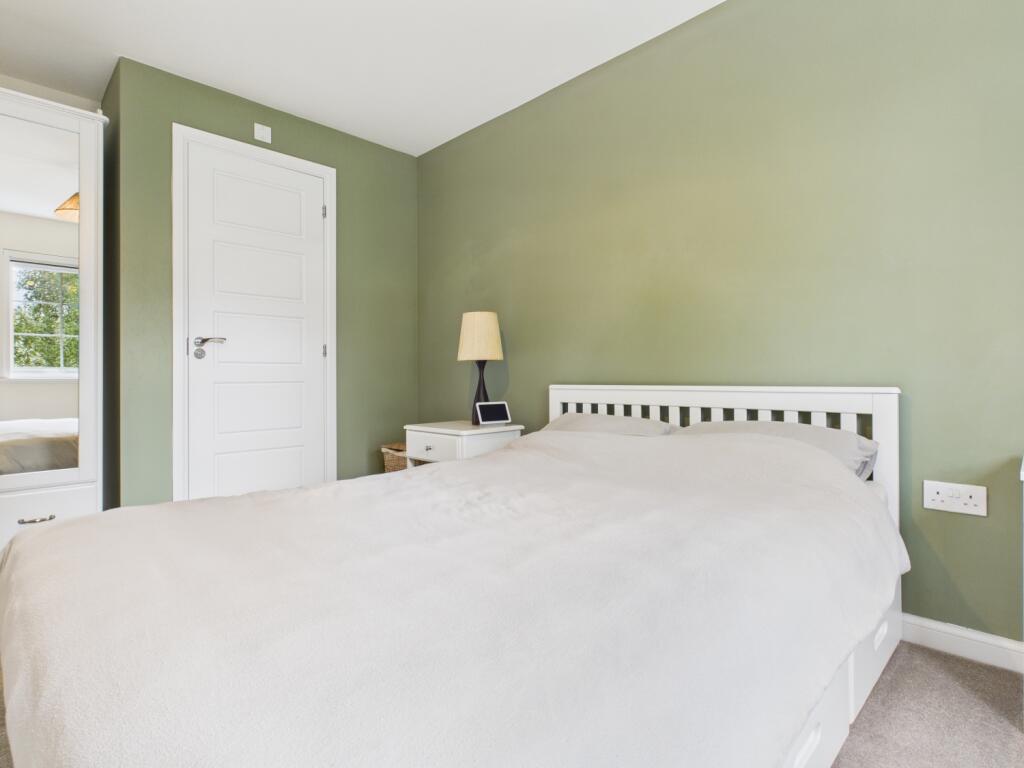 CAM03729G0-PR0154-STILL016