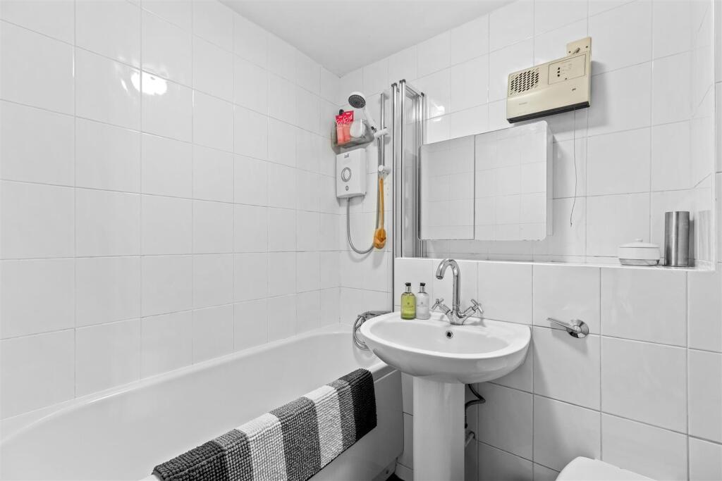 15 Kingfisher Court, Queen Alexandra Road, HP11 2H