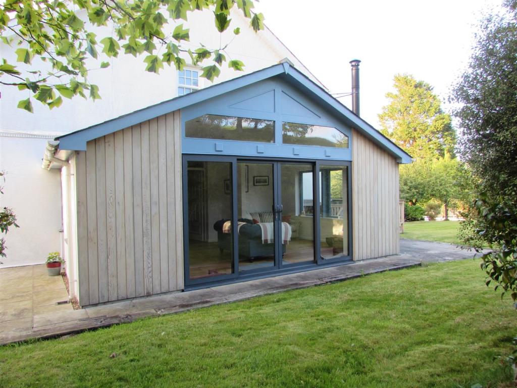 Garden Room exterior new.JPG