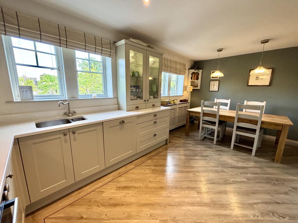 Dining kitchen