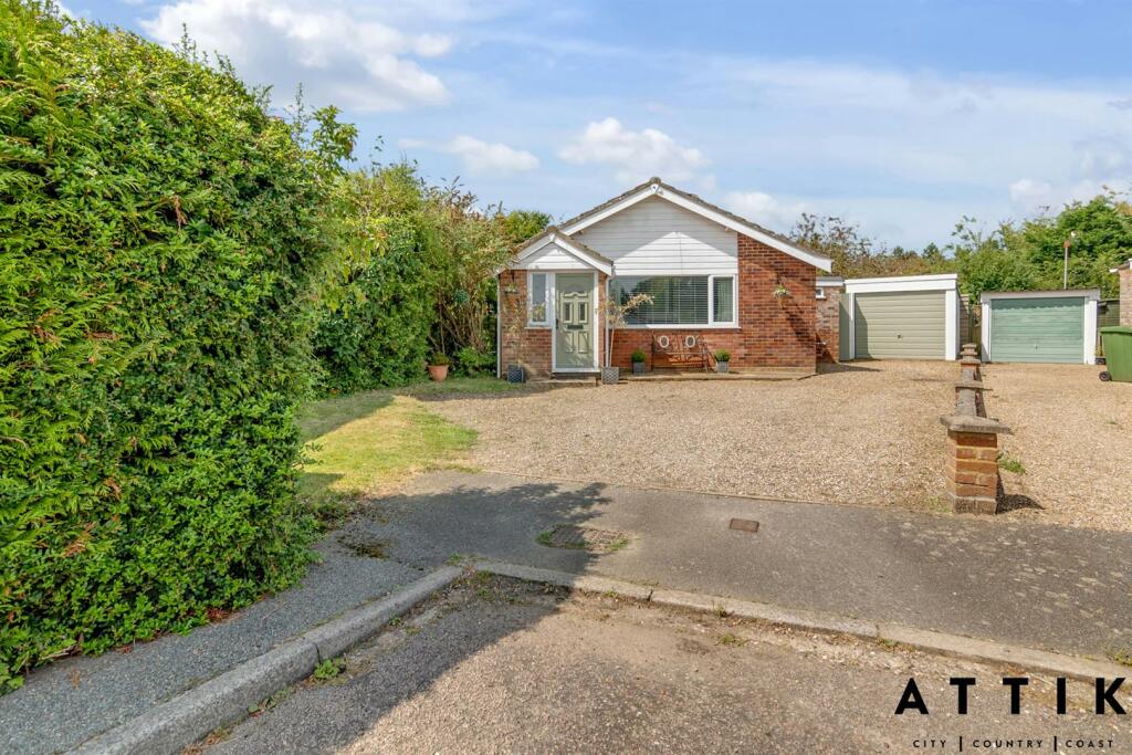 10 Valley Close, Holton IP19 8NF (1).jpg