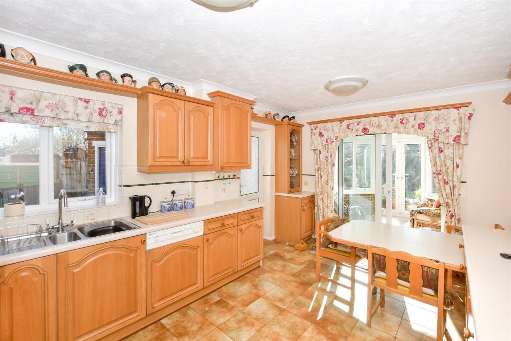 Kitchen/ Breakfast Room