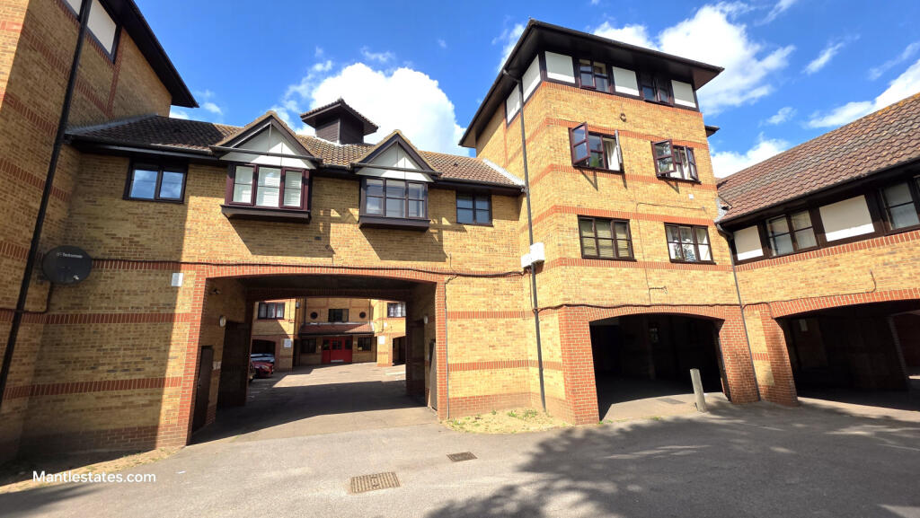 1 BED MAISONETTE