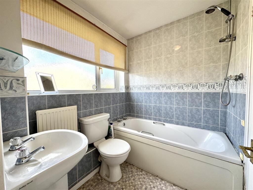 FAMILY BATHROOM