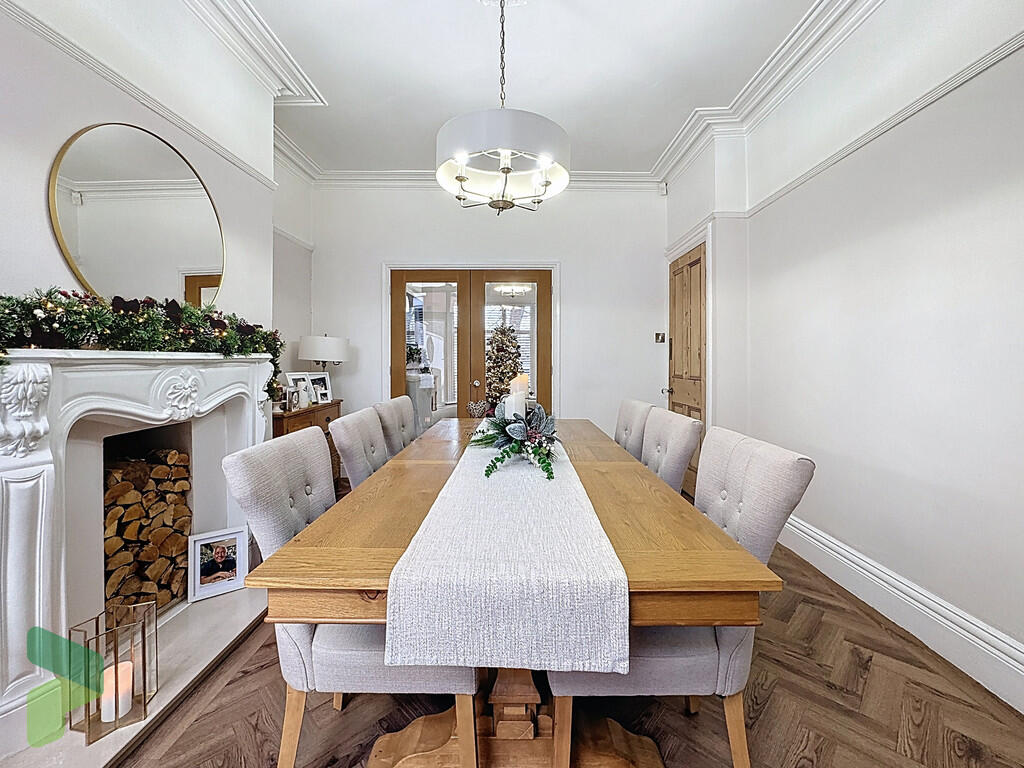 Dining room/sitti...