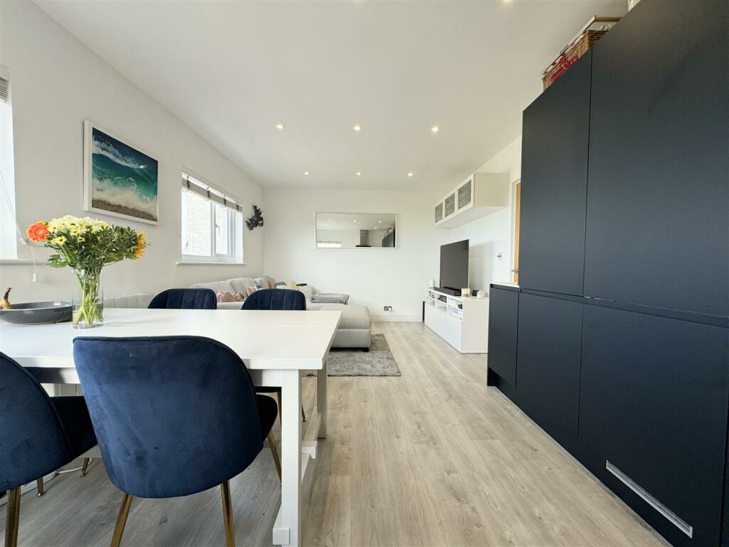 Lounge Dining Area