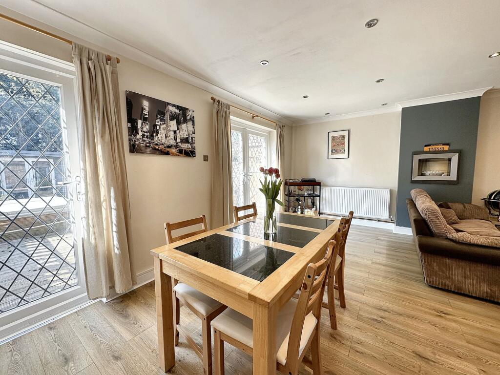 Open Plan Lounge/Diner