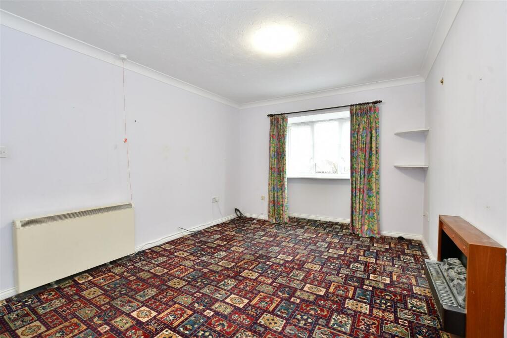 Lounge/Dining Area