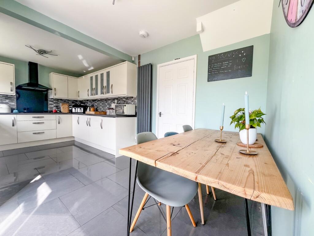 Kitchen/Dining Space