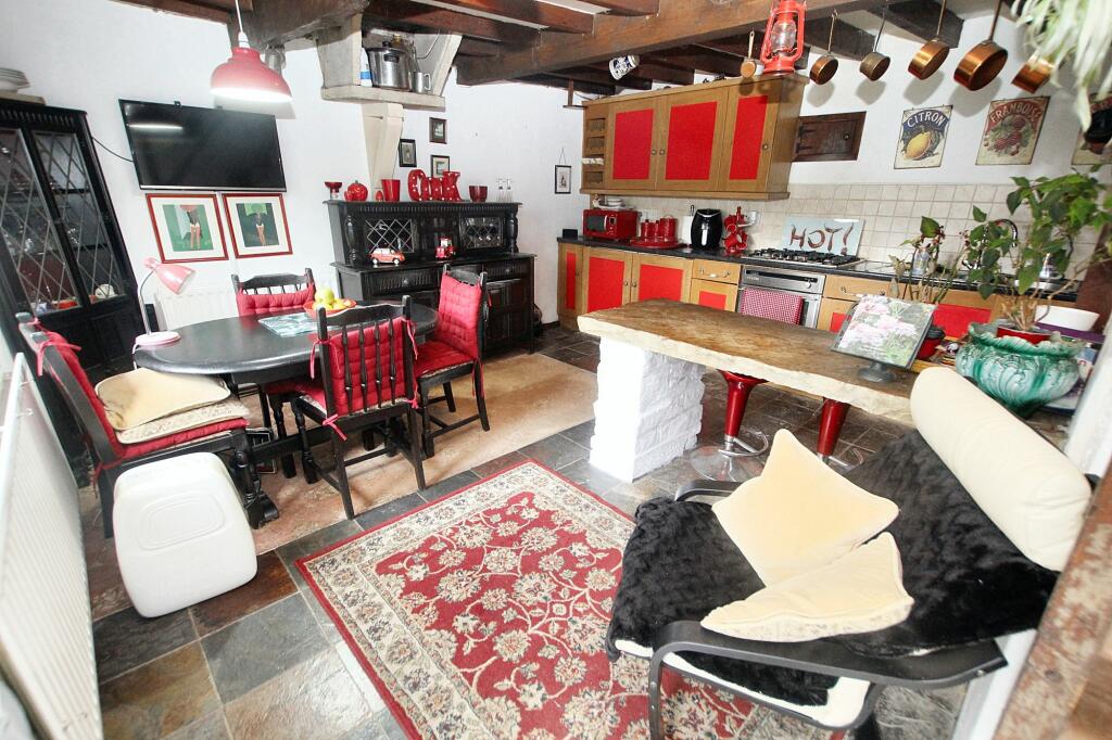 Dining kitchen